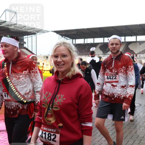 07.12.2025 - St. Pauli X-Mass-Run No. 15 Luisa Fischer http://msf.ph/oto/9390097 07.12.2025 12:09:52 Ziel 15, 4182, 15, 4422, 19, 348, 138, 643, 775, 807, 1405, 1494, 1725, 1727, 2009, 2731, 3538, 3947, 3955, 3966, 4196, 4197, 4198, 4267, 4282, 4283, 4313, 4315 meine-sportfotos.de