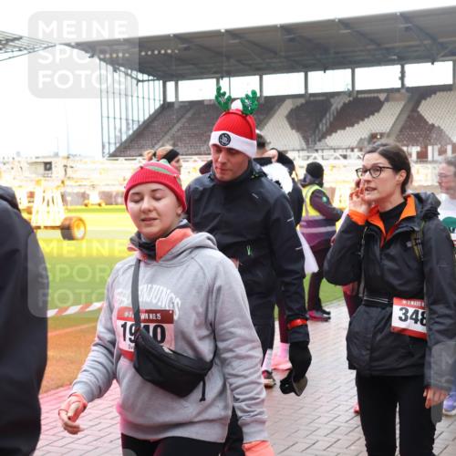 07.12.2025 - St. Pauli X-Mass-Run No. 15 Luisa Fischer http://msf.ph/oto/9390103 07.12.2025 12:09:57 Ziel 15, 190, 348, 31, 472, 138, 830, 835, 1494, 1725, 1727, 2009, 3538, 3947, 3955, 3966, 4196, 4197, 4198, 4267, 4282, 4283, 4313, 4315 meine-sportfotos.de