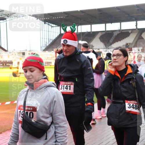 07.12.2025 - St. Pauli X-Mass-Run No. 15 Luisa Fischer http://msf.ph/oto/9390104 07.12.2025 12:09:58 Ziel 15, 190, 15, 3141, 1, 3486, 1731, 138, 830, 835, 1494, 1725, 1727, 2009, 3538, 3947, 3955, 3966, 4196, 4197, 4198, 4267, 4282, 4283, 4313, 4315 meine-sportfotos.de