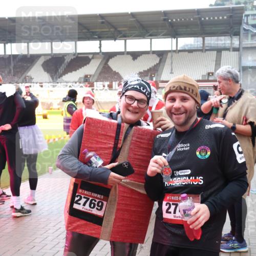 07.12.2025 - St. Pauli X-Mass-Run No. 15 Luisa Fischer http://msf.ph/oto/9390116 07.12.2025 12:10:17 Ziel 15, 2769, 1910, 27, 15, 830, 835, 1494, 3374, 3376, 3462, 3744, 3746, 3760, 4313, 4315 meine-sportfotos.de