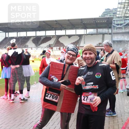 07.12.2025 - St. Pauli X-Mass-Run No. 15 Luisa Fischer http://msf.ph/oto/9390118 07.12.2025 12:10:18 Ziel 1910, 15, 2769, 15, 27, 830, 835, 1494, 3374, 3375, 3376, 3462, 3744, 3746, 3760, 4313, 4315 meine-sportfotos.de