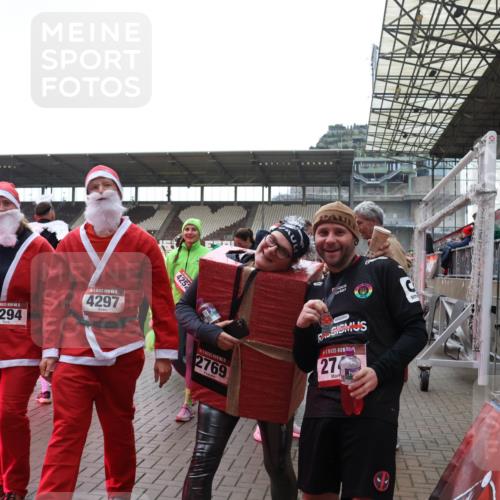 07.12.2025 - St. Pauli X-Mass-Run No. 15 Luisa Fischer http://msf.ph/oto/9390120 07.12.2025 12:10:21 Ziel 295, 15, 4294, 15, 4297, 4252, 15, 2769, 27, 830, 835, 1494, 3374, 3375, 3376, 3462, 3744, 3746, 3760, 4313, 4315 meine-sportfotos.de