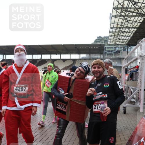 07.12.2025 - St. Pauli X-Mass-Run No. 15 Luisa Fischer http://msf.ph/oto/9390122 07.12.2025 12:10:21 Ziel 15, 4294, 15, 4297, 4252, 15, 2769, 27, 830, 835, 1494, 3374, 3375, 3376, 3462, 3744, 3746, 3760, 4313, 4315 meine-sportfotos.de
