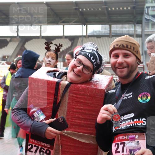07.12.2025 - St. Pauli X-Mass-Run No. 15 Luisa Fischer http://msf.ph/oto/9390126 07.12.2025 12:10:22 Ziel 1910, 15, 2769, 15, 27, 830, 835, 1494, 3374, 3375, 3376, 3462, 3744, 3746, 3760, 4313, 4315 meine-sportfotos.de