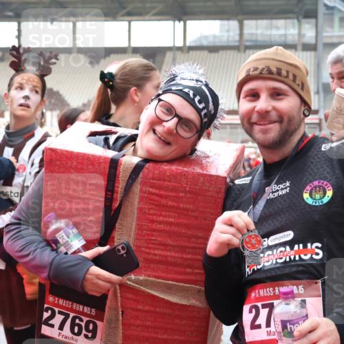 07.12.2025 - St. Pauli X-Mass-Run No. 15 Luisa Fischer http://msf.ph/oto/9390128 07.12.2025 12:10:23 Ziel 1910, 15, 2769, 0, 15, 27, 830, 835, 1494, 3374, 3375, 3376, 3462, 3744, 3746, 3760, 4313, 4315 meine-sportfotos.de