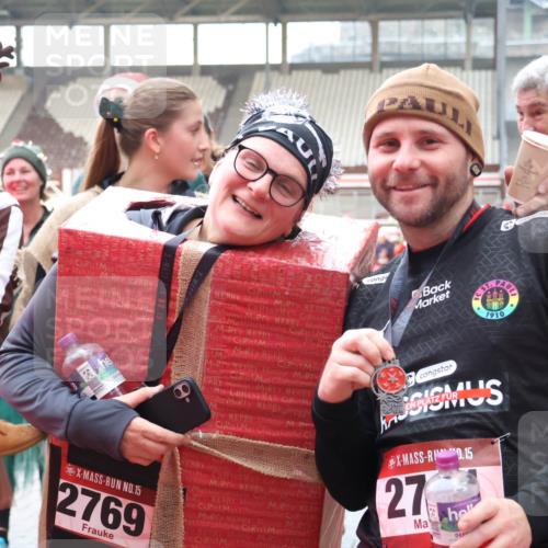 07.12.2025 - St. Pauli X-Mass-Run No. 15 Luisa Fischer http://msf.ph/oto/9390130 07.12.2025 12:10:23 Ziel 15, 2769, 1910, 0, 15, 27, 830, 835, 1494, 3374, 3375, 3376, 3462, 3744, 3746, 3760, 4313, 4315 meine-sportfotos.de
