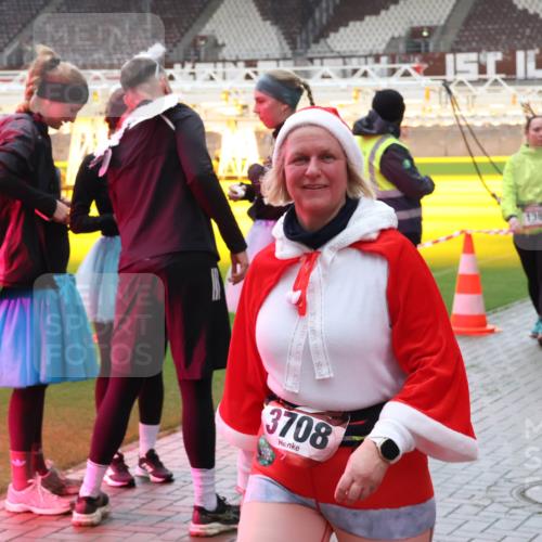 07.12.2025 - St. Pauli X-Mass-Run No. 15 Luisa Fischer http://msf.ph/oto/9390132 07.12.2025 12:10:49 Ziel 3708, 138, 140, 208, 223, 224, 1036, 1037, 1450, 1728, 1731, 1845, 3374, 3375, 3376, 3462, 3701, 3760, 3840, 3841, 4257, 4259, 4262, 4280, 4281, 4745, 4826, 4827, 4831, 4833, 4834, 4836 meine-sportfotos.de