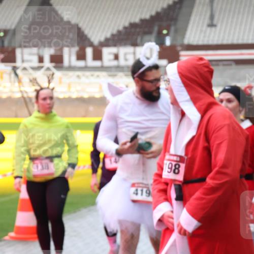 07.12.2025 - St. Pauli X-Mass-Run No. 15 Luisa Fischer http://msf.ph/oto/9390138 07.12.2025 12:10:51 Ziel 138, 419, 198, 208, 223, 224, 1036, 1037, 1450, 1728, 1731, 1845, 3374, 3375, 3376, 3462, 3701, 3760, 3840, 3841, 4257, 4259, 4262, 4280, 4281, 4745, 4826, 4827, 4831, 4833, 4834, 4836 meine-sportfotos.de