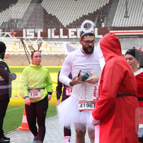 07.12.2025 - St. Pauli X-Mass-Run No. 15 Luisa Fischer http://msf.ph/oto/9390140 07.12.2025 12:10:51 Ziel 138, 14, 146, 88, 15, 4196, 208, 223, 224, 1036, 1037, 1450, 1728, 1731, 1845, 3374, 3375, 3376, 3462, 3701, 3760, 3840, 3841, 4257, 4259, 4262, 4280, 4281, 4745, 4826, 4827, 4831, 4833, 4834, 4836 meine-sportfotos.de