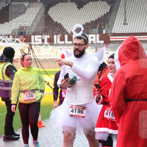 07.12.2025 - St. Pauli X-Mass-Run No. 15 Luisa Fischer http://msf.ph/oto/9390143 07.12.2025 12:10:52 Ziel 138, 15, 4196, 419, 208, 223, 224, 1036, 1037, 1450, 1728, 1731, 1845, 3374, 3375, 3376, 3701, 3760, 3840, 3841, 4257, 4259, 4262, 4280, 4281, 4745, 4826, 4827, 4831, 4833, 4834, 4836 meine-sportfotos.de