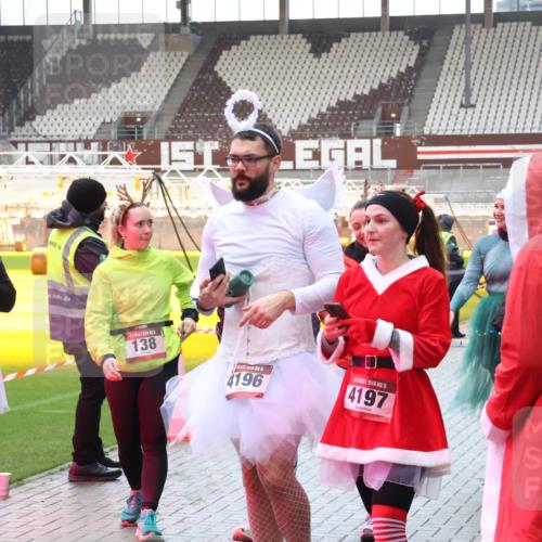 07.12.2025 - St. Pauli X-Mass-Run No. 15 Luisa Fischer http://msf.ph/oto/9390144 07.12.2025 12:10:52 Ziel 138, 15, 4196, 15, 4197, 366, 208, 223, 224, 1036, 1037, 1450, 1728, 1731, 1845, 3374, 3375, 3376, 3701, 3760, 3840, 3841, 4257, 4259, 4262, 4280, 4281, 4745, 4826, 4827, 4831, 4833, 4834, 4836 meine-sportfotos.de