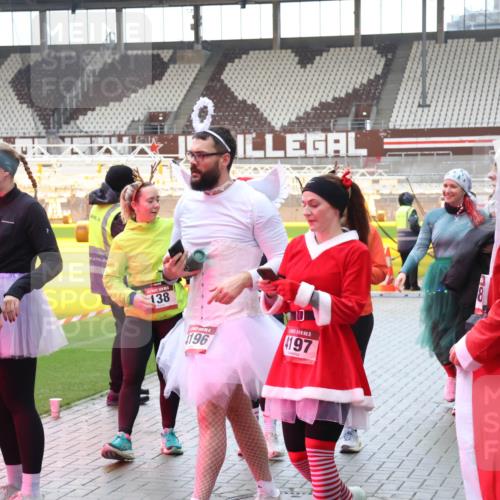 07.12.2025 - St. Pauli X-Mass-Run No. 15 Luisa Fischer http://msf.ph/oto/9390145 07.12.2025 12:10:52 Ziel 138, 196, 5, 4197, 8, 208, 223, 224, 1036, 1037, 1450, 1728, 1731, 1845, 3374, 3375, 3376, 3701, 3760, 3840, 3841, 4257, 4259, 4262, 4280, 4281, 4745, 4826, 4827, 4831, 4833, 4834, 4836 meine-sportfotos.de