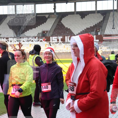 07.12.2025 - St. Pauli X-Mass-Run No. 15 Luisa Fischer http://msf.ph/oto/9390151 07.12.2025 12:10:55 Ziel 15, 138, 15, 140, 15, 98, 15, 3661, 208, 223, 224, 1036, 1037, 1450, 1728, 1731, 1845, 3374, 3375, 3376, 3701, 3840, 3841, 4257, 4259, 4262, 4280, 4281, 4745, 4826, 4827, 4831, 4833, 4834, 4836 meine-sportfotos.de