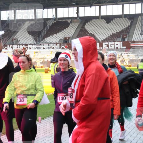 07.12.2025 - St. Pauli X-Mass-Run No. 15 Luisa Fischer http://msf.ph/oto/9390152 07.12.2025 12:10:55 Ziel 15, 138, 140, 8, 15, 3661, 208, 223, 224, 1036, 1037, 1450, 1728, 1731, 1845, 3374, 3375, 3376, 3701, 3840, 3841, 4257, 4259, 4262, 4280, 4281, 4745, 4826, 4827, 4831, 4833, 4834, 4836 meine-sportfotos.de