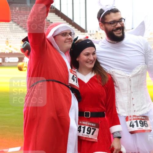 07.12.2025 - St. Pauli X-Mass-Run No. 15 Luisa Fischer http://msf.ph/oto/9390155 07.12.2025 12:11:10 Ziel 41, 15, 4197, 5, 4196, 208, 223, 224, 1036, 1037, 1450, 1728, 1731, 1780, 1845, 3701, 3840, 3841, 4257, 4259, 4262, 4280, 4281, 4745, 4826, 4827, 4831, 4833, 4834, 4836 meine-sportfotos.de