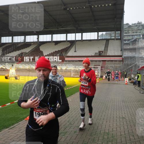 07.12.2025 - St. Pauli X-Mass-Run No. 15 Fabian Wolf http://msf.ph/oto/9390156 07.12.2025 10:23:05 Ziel 1996, 2123, 2304, 2638, 3078, 3079 meine-sportfotos.de