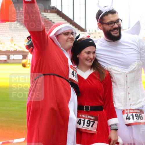 07.12.2025 - St. Pauli X-Mass-Run No. 15 Luisa Fischer http://msf.ph/oto/9390157 07.12.2025 12:11:11 Ziel 41, 15, 15, 4197, 4196, 208, 223, 224, 1036, 1037, 1450, 1728, 1731, 1780, 1845, 3701, 3840, 3841, 4257, 4259, 4262, 4280, 4281, 4745, 4826, 4827, 4831, 4833, 4834, 4836 meine-sportfotos.de