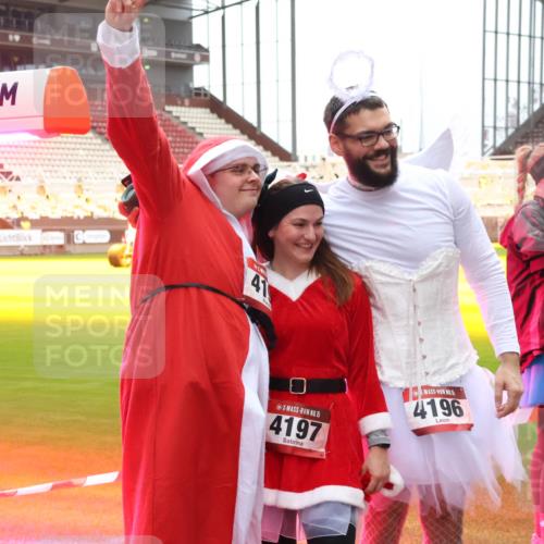 07.12.2025 - St. Pauli X-Mass-Run No. 15 Luisa Fischer http://msf.ph/oto/9390159 07.12.2025 12:11:11 Ziel 41, 15, 4197, 5, 4196, 208, 223, 224, 1036, 1037, 1450, 1728, 1731, 1780, 1845, 3701, 3840, 3841, 4257, 4259, 4262, 4280, 4281, 4745, 4826, 4827, 4831, 4833, 4834, 4836 meine-sportfotos.de