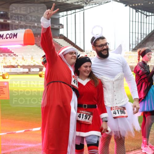07.12.2025 - St. Pauli X-Mass-Run No. 15 Luisa Fischer http://msf.ph/oto/9390160 07.12.2025 12:11:11 Ziel 4, 41, 15, 4197, 4196, 208, 223, 224, 1036, 1037, 1450, 1728, 1731, 1780, 1845, 3701, 3840, 3841, 4257, 4259, 4262, 4280, 4281, 4745, 4826, 4827, 4831, 4833, 4834, 4836 meine-sportfotos.de