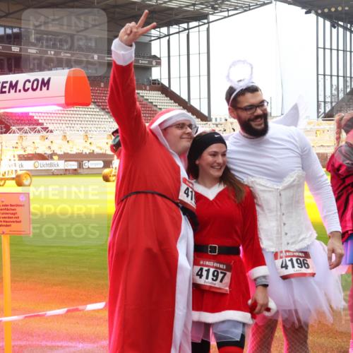 07.12.2025 - St. Pauli X-Mass-Run No. 15 Luisa Fischer http://msf.ph/oto/9390163 07.12.2025 12:11:12 Ziel 41, 5, 4197, 4196, 208, 223, 224, 1036, 1037, 1450, 1728, 1731, 1780, 1845, 3701, 3840, 3841, 4257, 4259, 4262, 4280, 4281, 4745, 4826, 4827, 4831, 4833, 4834, 4836 meine-sportfotos.de