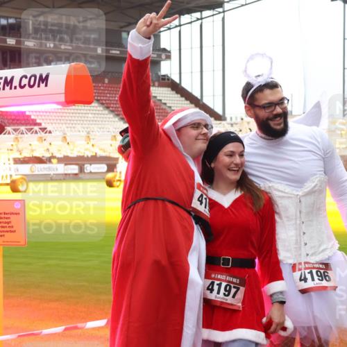 07.12.2025 - St. Pauli X-Mass-Run No. 15 Luisa Fischer http://msf.ph/oto/9390166 07.12.2025 12:11:13 Ziel 4, 41, 15, 4197, 4196, 208, 223, 224, 1036, 1037, 1450, 1728, 1731, 1780, 1845, 3701, 3840, 3841, 4257, 4259, 4262, 4280, 4281, 4400, 4745, 4826, 4827, 4831, 4833, 4834, 4836 meine-sportfotos.de