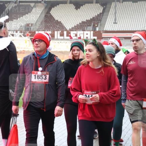 07.12.2025 - St. Pauli X-Mass-Run No. 15 Luisa Fischer http://msf.ph/oto/9390168 07.12.2025 12:11:20 Ziel 15, 1653, 1, 15, 10, 830, 208, 223, 224, 1450, 1728, 1731, 1780, 1845, 3701, 3840, 3841, 4257, 4259, 4262, 4280, 4281, 4398, 4400, 4745, 4826, 4827, 4831, 4833, 4834, 4836 meine-sportfotos.de