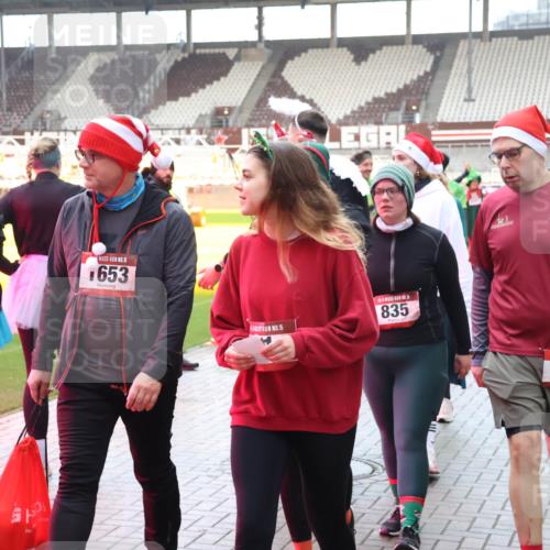 07.12.2025 - St. Pauli X-Mass-Run No. 15 Luisa Fischer http://msf.ph/oto/9390174 07.12.2025 12:11:21 Ziel 15, 653, 15, 835, 830, 208, 223, 224, 1450, 1728, 1731, 1780, 1845, 3701, 3840, 3841, 4257, 4259, 4262, 4280, 4281, 4398, 4400, 4745, 4826, 4827, 4831, 4833, 4834, 4836 meine-sportfotos.de