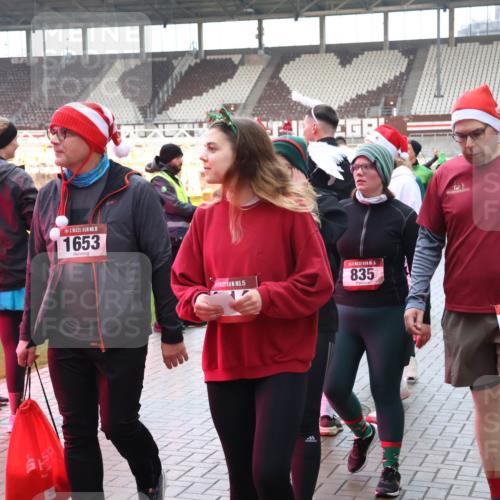 07.12.2025 - St. Pauli X-Mass-Run No. 15 Luisa Fischer http://msf.ph/oto/9390175 07.12.2025 12:11:22 Ziel 15, 1653, 15, 5, 835, 5, 830, 208, 223, 224, 1450, 1728, 1731, 1780, 1845, 3701, 3840, 3841, 4257, 4259, 4262, 4280, 4281, 4398, 4400, 4745, 4826, 4827, 4831, 4833, 4834, 4836 meine-sportfotos.de