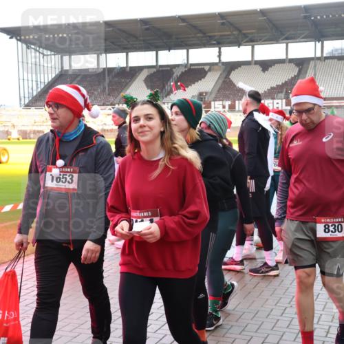 07.12.2025 - St. Pauli X-Mass-Run No. 15 Luisa Fischer http://msf.ph/oto/9390179 07.12.2025 12:11:23 Ziel 15, 1653, 15, 6, 5, 830, 208, 223, 224, 1450, 1728, 1731, 1780, 1845, 3701, 3840, 3841, 4257, 4259, 4262, 4280, 4281, 4398, 4400, 4745, 4826, 4827, 4831, 4834, 4836 meine-sportfotos.de