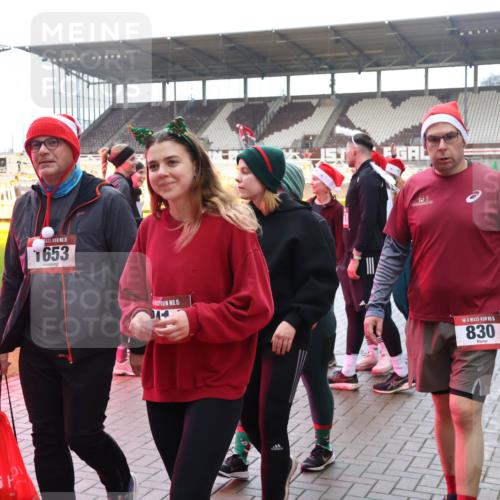 07.12.2025 - St. Pauli X-Mass-Run No. 15 Luisa Fischer http://msf.ph/oto/9390180 07.12.2025 12:11:23 Ziel 5, 1653, 15, 830, 208, 223, 224, 1450, 1728, 1731, 1780, 1845, 3701, 3840, 3841, 4257, 4259, 4262, 4280, 4281, 4398, 4400, 4745, 4826, 4827, 4831, 4834, 4836 meine-sportfotos.de