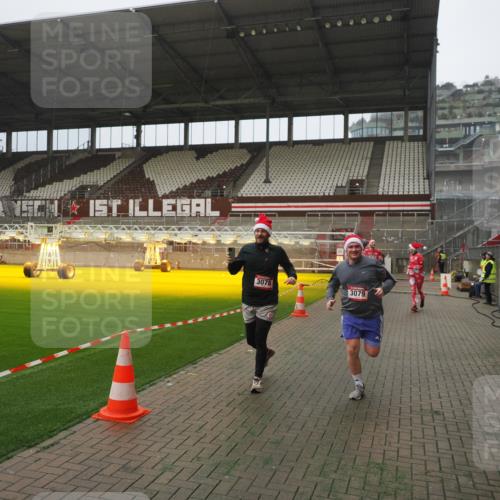 07.12.2025 - St. Pauli X-Mass-Run No. 15 Fabian Wolf http://msf.ph/oto/9390181 07.12.2025 10:23:10 Ziel 1996, 2123, 2304, 2508, 2511, 2638, 3052, 3078, 3079 meine-sportfotos.de