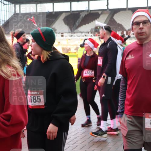 07.12.2025 - St. Pauli X-Mass-Run No. 15 Luisa Fischer http://msf.ph/oto/9390184 07.12.2025 12:11:24 Ziel 15, 15, 1685, 4283, 5, 830, 208, 223, 224, 1450, 1728, 1731, 1780, 1845, 3701, 3840, 3841, 4257, 4259, 4262, 4280, 4281, 4398, 4400, 4826, 4827, 4831, 4836 meine-sportfotos.de