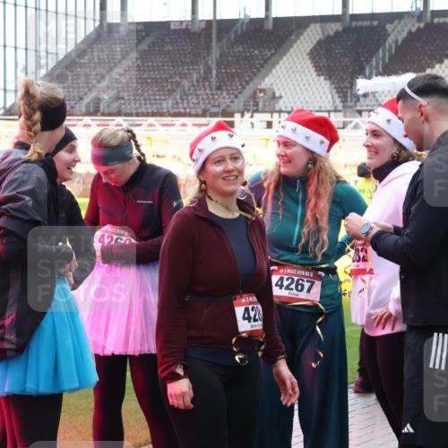 07.12.2025 - St. Pauli X-Mass-Run No. 15 Luisa Fischer http://msf.ph/oto/9390190 07.12.2025 12:11:36 Ziel 426, 4, 15, 4267, 44, 1780, 2393, 2394, 3758, 4180, 4188, 4398, 4400 meine-sportfotos.de