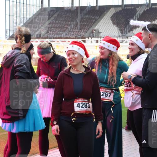 07.12.2025 - St. Pauli X-Mass-Run No. 15 Luisa Fischer http://msf.ph/oto/9390192 07.12.2025 12:11:36 Ziel 4260, 4283, 15, 267, 282, 440, 1780, 2393, 2394, 3758, 4180, 4188, 4398, 4400 meine-sportfotos.de
