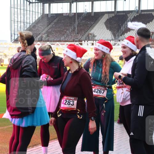 07.12.2025 - St. Pauli X-Mass-Run No. 15 Luisa Fischer http://msf.ph/oto/9390194 07.12.2025 12:11:37 Ziel 4260, 15, 4283, 15, 4267, 15, 4401, 1780, 2393, 2394, 3758, 4180, 4188, 4398, 4400 meine-sportfotos.de