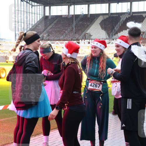 07.12.2025 - St. Pauli X-Mass-Run No. 15 Luisa Fischer http://msf.ph/oto/9390195 07.12.2025 12:11:37 Ziel 4260, 1, 15, 4267, 15, 4401, 1780, 2393, 2394, 3758, 4180, 4188, 4398, 4400 meine-sportfotos.de