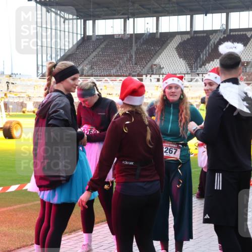 07.12.2025 - St. Pauli X-Mass-Run No. 15 Luisa Fischer http://msf.ph/oto/9390197 07.12.2025 12:11:37 Ziel 17, 4260, 5, 267, 15, 4401, 1780, 2393, 2394, 3758, 4180, 4188, 4398, 4400 meine-sportfotos.de