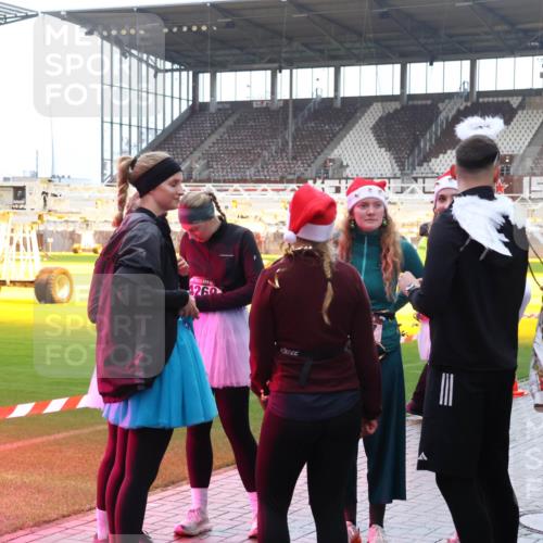 07.12.2025 - St. Pauli X-Mass-Run No. 15 Luisa Fischer http://msf.ph/oto/9390198 07.12.2025 12:11:38 Ziel 4260, 5, 4401, 4, 1780, 2393, 2394, 3758, 4180, 4188, 4398, 4400 meine-sportfotos.de