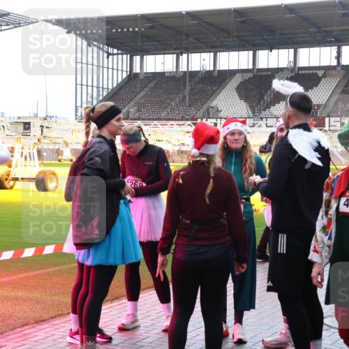 07.12.2025 - St. Pauli X-Mass-Run No. 15 Luisa Fischer http://msf.ph/oto/9390199 07.12.2025 12:11:38 Ziel 260, 440, 4406, 1780, 2393, 2394, 3758, 4180, 4188, 4398, 4400 meine-sportfotos.de