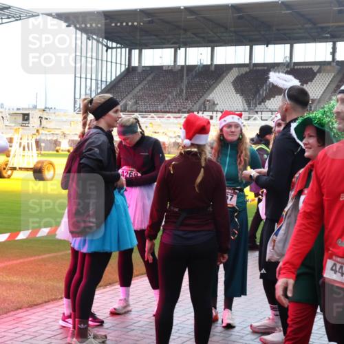 07.12.2025 - St. Pauli X-Mass-Run No. 15 Luisa Fischer http://msf.ph/oto/9390201 07.12.2025 12:11:38 Ziel 4260, 4406, 1780, 2393, 2394, 3758, 4180, 4188, 4398, 4400 meine-sportfotos.de