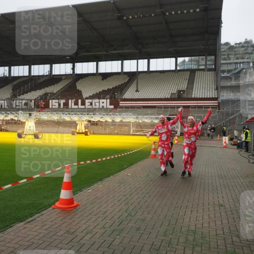 07.12.2025 - St. Pauli X-Mass-Run No. 15 Fabian Wolf http://msf.ph/oto/9390203 07.12.2025 10:23:13 Ziel 1996, 2123, 2304, 2508, 2511, 3052, 3078, 3079 meine-sportfotos.de