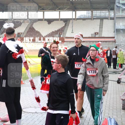 07.12.2025 - St. Pauli X-Mass-Run No. 15 Luisa Fischer http://msf.ph/oto/9390205 07.12.2025 12:11:43 Ziel 267, 1731, 15, 1728, 39, 1780, 2393, 2394, 3758, 4180, 4188, 4398, 4400 meine-sportfotos.de