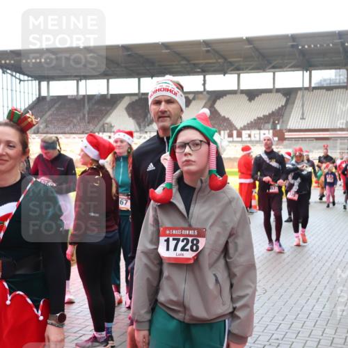07.12.2025 - St. Pauli X-Mass-Run No. 15 Luisa Fischer http://msf.ph/oto/9390216 07.12.2025 12:11:46 Ziel 15, 1725, 260, 67, 15, 1728, 07, 3947, 1780, 2393, 2394, 3758, 4163, 4165, 4166, 4167, 4168, 4180, 4188, 4279, 4398, 4400 meine-sportfotos.de