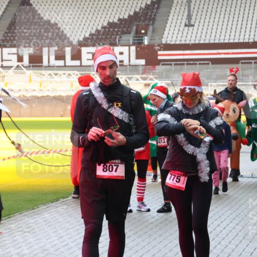 07.12.2025 - St. Pauli X-Mass-Run No. 15 Luisa Fischer http://msf.ph/oto/9390222 07.12.2025 12:11:48 Ziel 4313, 3701, 15, 807, 775, 1780, 2393, 2394, 3758, 4163, 4165, 4166, 4167, 4168, 4180, 4188, 4268, 4270, 4278, 4279, 4398, 4400 meine-sportfotos.de