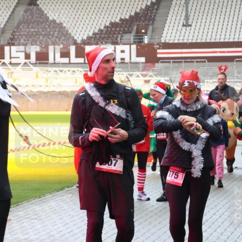 07.12.2025 - St. Pauli X-Mass-Run No. 15 Luisa Fischer http://msf.ph/oto/9390223 07.12.2025 12:11:48 Ziel 15, 807, 15, 775, 3701, 1780, 2393, 2394, 3758, 4163, 4165, 4166, 4167, 4168, 4180, 4188, 4268, 4270, 4278, 4279, 4398, 4400 meine-sportfotos.de