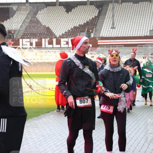07.12.2025 - St. Pauli X-Mass-Run No. 15 Luisa Fischer http://msf.ph/oto/9390226 07.12.2025 12:11:49 Ziel 807, 775, 3701, 3462, 1780, 2393, 2394, 3758, 4163, 4165, 4166, 4167, 4168, 4180, 4188, 4268, 4270, 4278, 4279, 4398, 4400 meine-sportfotos.de