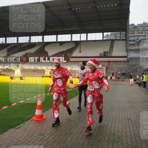 07.12.2025 - St. Pauli X-Mass-Run No. 15 Fabian Wolf http://msf.ph/oto/9390227 07.12.2025 10:23:14 Ziel 1996, 2123, 2304, 2508, 2511, 3052, 3078, 3079 meine-sportfotos.de