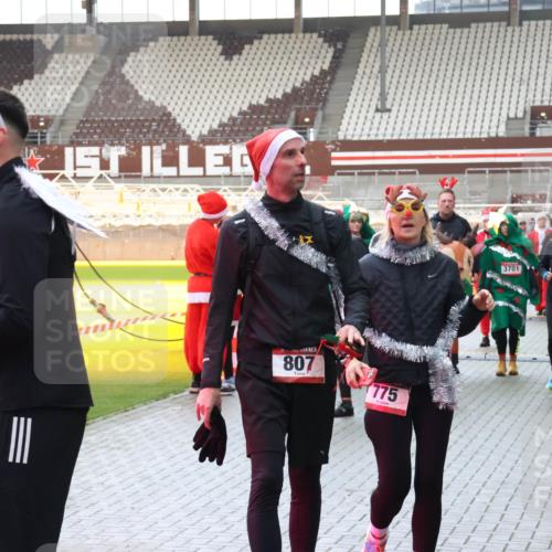 07.12.2025 - St. Pauli X-Mass-Run No. 15 Luisa Fischer http://msf.ph/oto/9390228 07.12.2025 12:11:49 Ziel 807, 775, 3701, 346, 34, 1780, 2393, 2394, 3758, 4163, 4165, 4166, 4167, 4168, 4180, 4188, 4268, 4270, 4278, 4279, 4398, 4400 meine-sportfotos.de