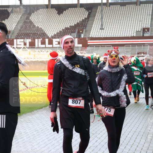 07.12.2025 - St. Pauli X-Mass-Run No. 15 Luisa Fischer http://msf.ph/oto/9390229 07.12.2025 12:11:50 Ziel 15, 807, 775, 3701, 3462, 3460, 1780, 2393, 2394, 3758, 4163, 4165, 4166, 4167, 4168, 4180, 4188, 4268, 4270, 4278, 4279, 4398, 4400 meine-sportfotos.de
