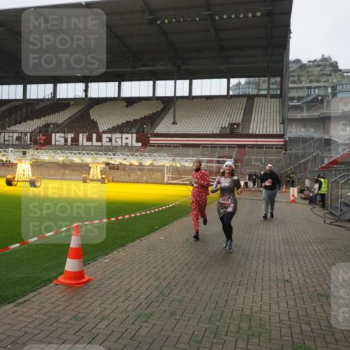 07.12.2025 - St. Pauli X-Mass-Run No. 15 Fabian Wolf http://msf.ph/oto/9390238 07.12.2025 10:23:22 Ziel 2508, 2511, 3052, 3078, 3079, 4005, 4141, 4458 meine-sportfotos.de